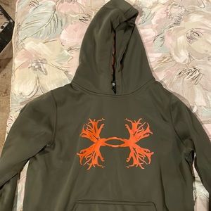 Youth XL under armor hoodie in like new condition